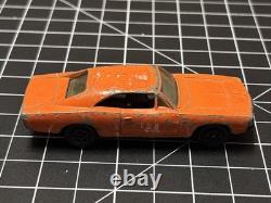 1/16 Tin General Lee Car by Ertl 1981 USA Made Very Rare HEAVY USE BEAT UP