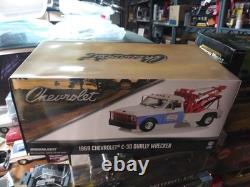 1/18 1969 Chevy C30 Cooters Garage Tow Truck Dukes Of Hazzard Greenlight 13622