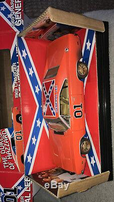 1/18 ERTL General Lee Dodge Charger. The Dukes Of Hazzard. Muddy Look Version