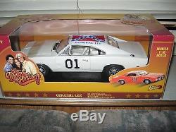 1 18 JOHNNY LIGHTNING WithL DODGE CHARGER DUKES OF HAZZARD WHITE GENERAL LEE