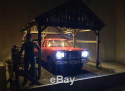 118 Custom General Lee Pickup Truck Dukes of Hazzard Diorama with LEDs Display