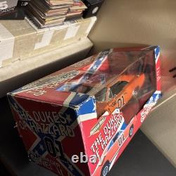 118 Diecast Dukes Of Hazzard General Lee 1969 Charger AUTO by Bo and Cletus