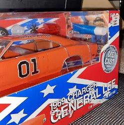 118 Dukes of Hazzard General Lee Body Shop NIB