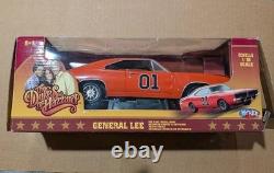 118 Scale Diecast Dukes of Hazzard General Lee signed by Daisy Duke NIB
