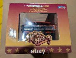 118 Scale Diecast Dukes of Hazzard General Lee signed by Daisy Duke NIB