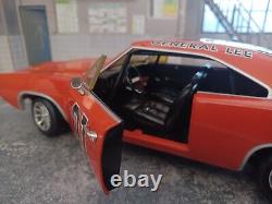 118 scale diecast General Lee Dukes of Hazzard Dodge Challenger