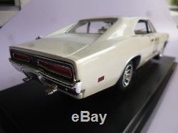 1969 Dodge Charger General Lee Dukes of Hazzard White Chase car 118 johnny