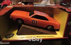 1982 ERTL 1/16 scale Dukes of Hazzard General Lee and Jumping Ramp set-car dodge