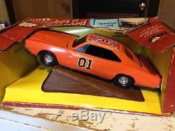 1982 ertl 1/16 scale the dukes of hazzard general lee car and jumping ramp