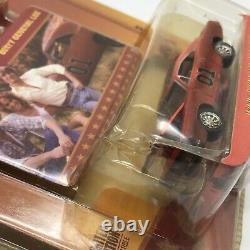 2 Johnny Lightning Dukes of Hazzard Dirty General Lee Internet Exclusive Limited
