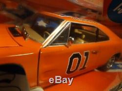 2005 DUKES OF HAZZARD 1/18 GENERAL LEE'69 Dodge Charger Plus 1/64 Car! Bad Box