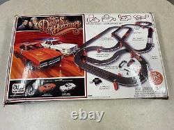 2007 Auto World THE DUKES OF HAZZARD ELECTRIC SLOT CAR RACING SET withCARS 38 feet