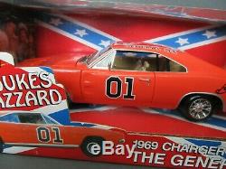 AMERICAN MUSCLE 1.18 DUKES of HAZZARD /1969 DODGE CHARGER / signed /general lee