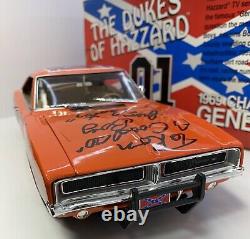 American Muscle 1/18 Scale 1970 DodgeChargerDukes Of HazzardAutographed WOW