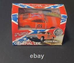 American Muscle 124 General Lee (The Dukes of Hazard), New 2002 Rare