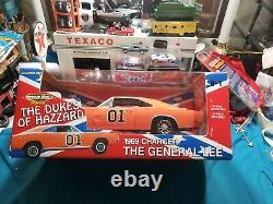 American Muscle Dukes of Hazzard General Lee 118 scale Car with flag BEAUTIFUL