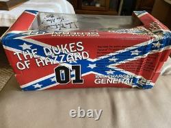 American muscle 1/18 die cast general lee signed John Schieider Dukes Of Hazzard