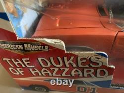 American muscle 1/18 die cast general lee signed John Schieider Dukes Of Hazzard