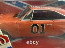 American muscle 1/18 die cast general lee signed John Schieider Dukes Of Hazzard