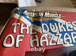 American muscle 1/18 die cast general lee signed John Schieider Dukes Of Hazzard