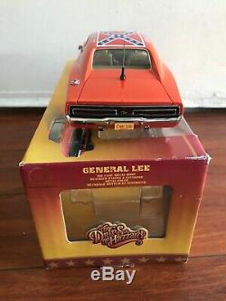Auto World 118 General Lee 1969 Dodge Charger Dukes of Hazzard #AMM964 USED