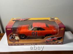 Auto World 1969 Dodge Charger DUKES OF HAZZARD 118 GENERAL LEE Rare NEW