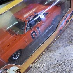 Auto World 1969 DuKes of Hazzard General Lee Dodge Charger 118 Scale Diecast