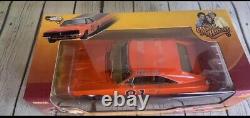 Auto World DuKes of Hazzard General Lee 1969 Dodge Charger 118 Scale Diecast