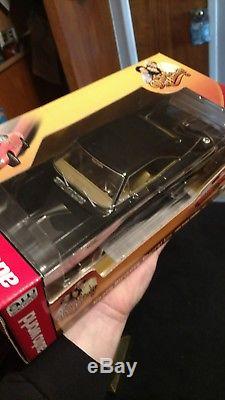 Auto World Dukes of Hazzard General Lee Black 69 charger w 1/144 scale general