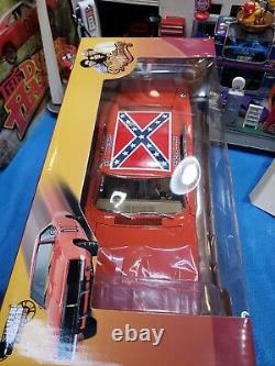 Auto World Silver Screen 118 Scale Die-Cast 1969 Dodge Charger, GENERAL LEE