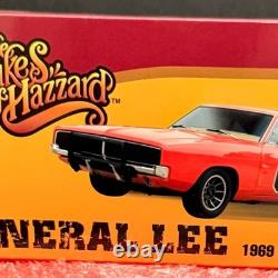 Auto World The Dukes of Hazzard General Lee 1969 Dodge Charger 143 Scale