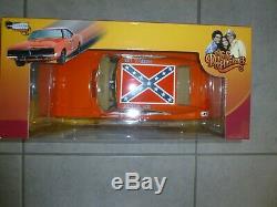 Auto world Dukes of Hazzard 18th scale 1969 Dodge Charger General Lee