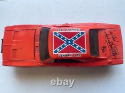 Autographed Dukes of Hazzard John Schneider BO 125 Scale Diecast Car