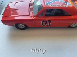 Autographed Dukes of Hazzard John Schneider BO 125 Scale Diecast Car