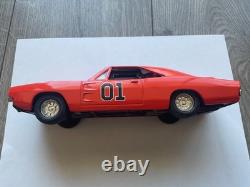 Autographed Dukes of Hazzard John Schneider BO 125 Scale Diecast Car