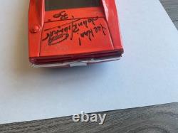 Autographed Dukes of Hazzard John Schneider BO 125 Scale Diecast Car