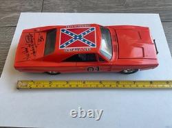 Autographed Dukes of Hazzard John Schneider BO 125 Scale Diecast Car