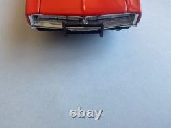 Autographed Dukes of Hazzard John Schneider BO 125 Scale Diecast Car