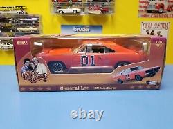 Autoworld Silverscreen The Dukes Of Hazzard General Lee 1969 Dodge Charger Lee