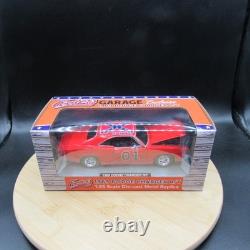 Cooter's Garage Autographed 125 Scale diecast 1969 Dodge Charger General Lee