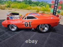 Crazy General Lee 1/18 scale, Muscle Machines, 1969 Dodge Charger R/T