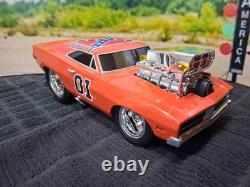 Crazy General Lee 1/18 scale, Muscle Machines, 1969 Dodge Charger R/T