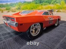 Crazy General Lee 1/18 scale, Muscle Machines, 1969 Dodge Charger R/T