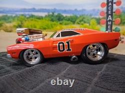 Crazy General Lee 1/18 scale, Muscle Machines, 1969 Dodge Charger R/T