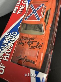 DUKES OF HAZZARD 1969 CHARGER GENERAL LEE 125 AUTOGRAPHED BY BEN JONES Cooter