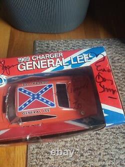 DUKES OF HAZZARD 1969 CHARGER GENERAL LEE DIE CAST METAL-NEW IN BOX signed