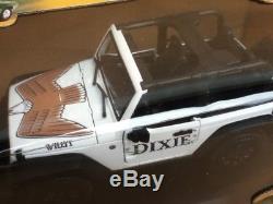 DUKES OF HAZZARD GENERAL LEE 1/18 Custom Daisy Duke Jeep withJohnny Lightning Box