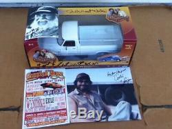 DUKES OF HAZZARD GENERAL LEE 1/18 UNCLE JESSE FORD TRUCK withSIGNED AUTOGRAPHS