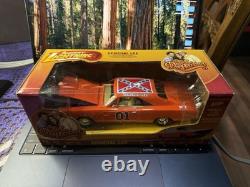 DUKES OF HAZZARD GENERAL LEE 1969 Dodge Charger JOHNNY LIGHTNING 125 Scale