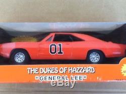 DUKES OF HAZZARD General Lee 1/25 DieCast + Curvehuggers Slot Car Race Track Set